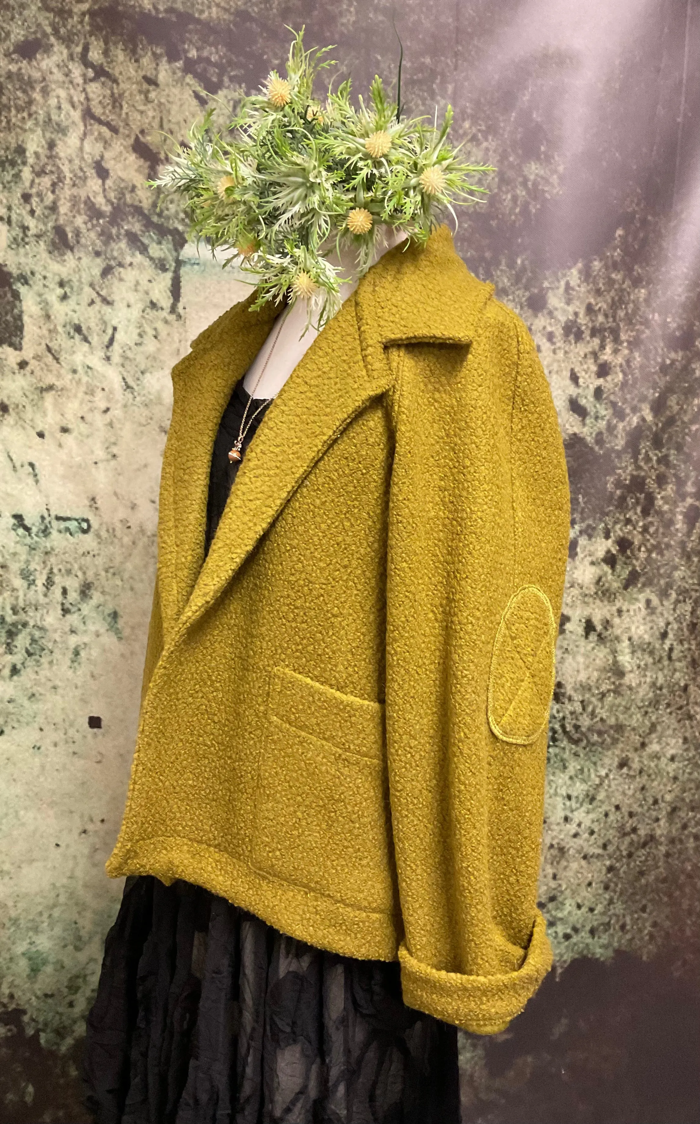 #5424 Green wool coat featuring large pockets and roses at centre back