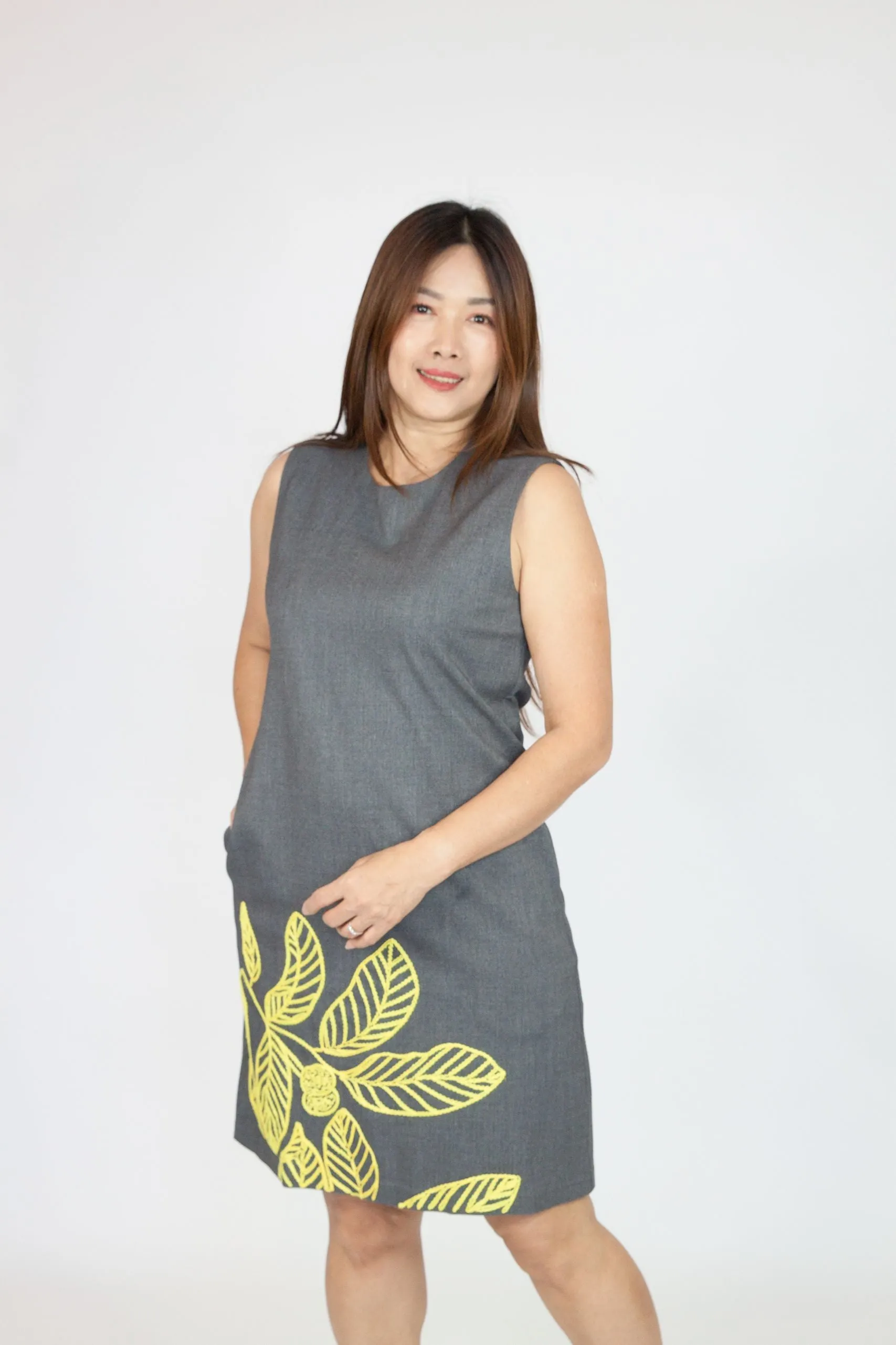 Bold Leaf Print Sleeveless Dress