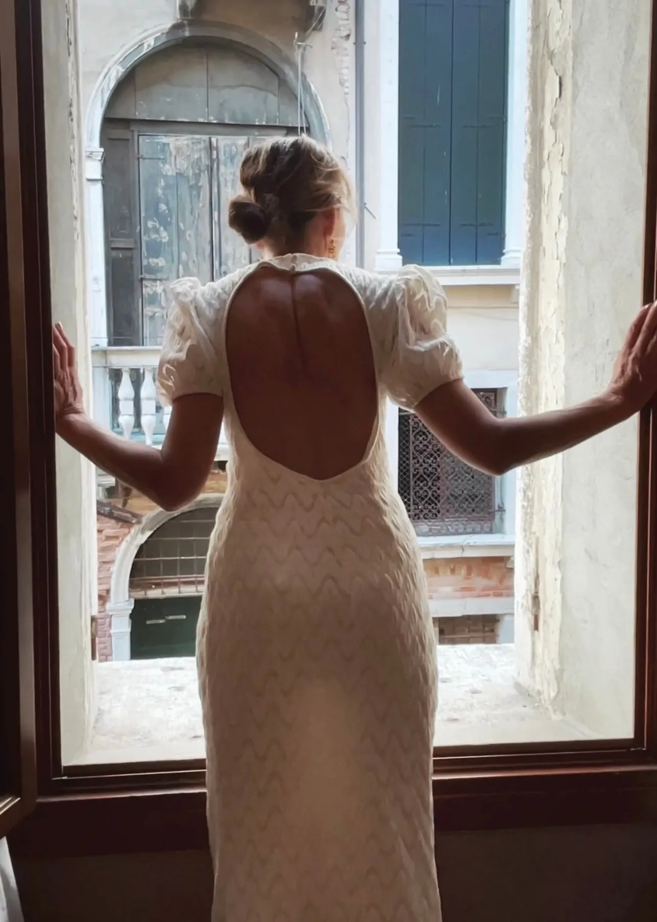 LONG SLIM STRETCH DRESS  WITH PUFF SLEEVES - OFF WHITE