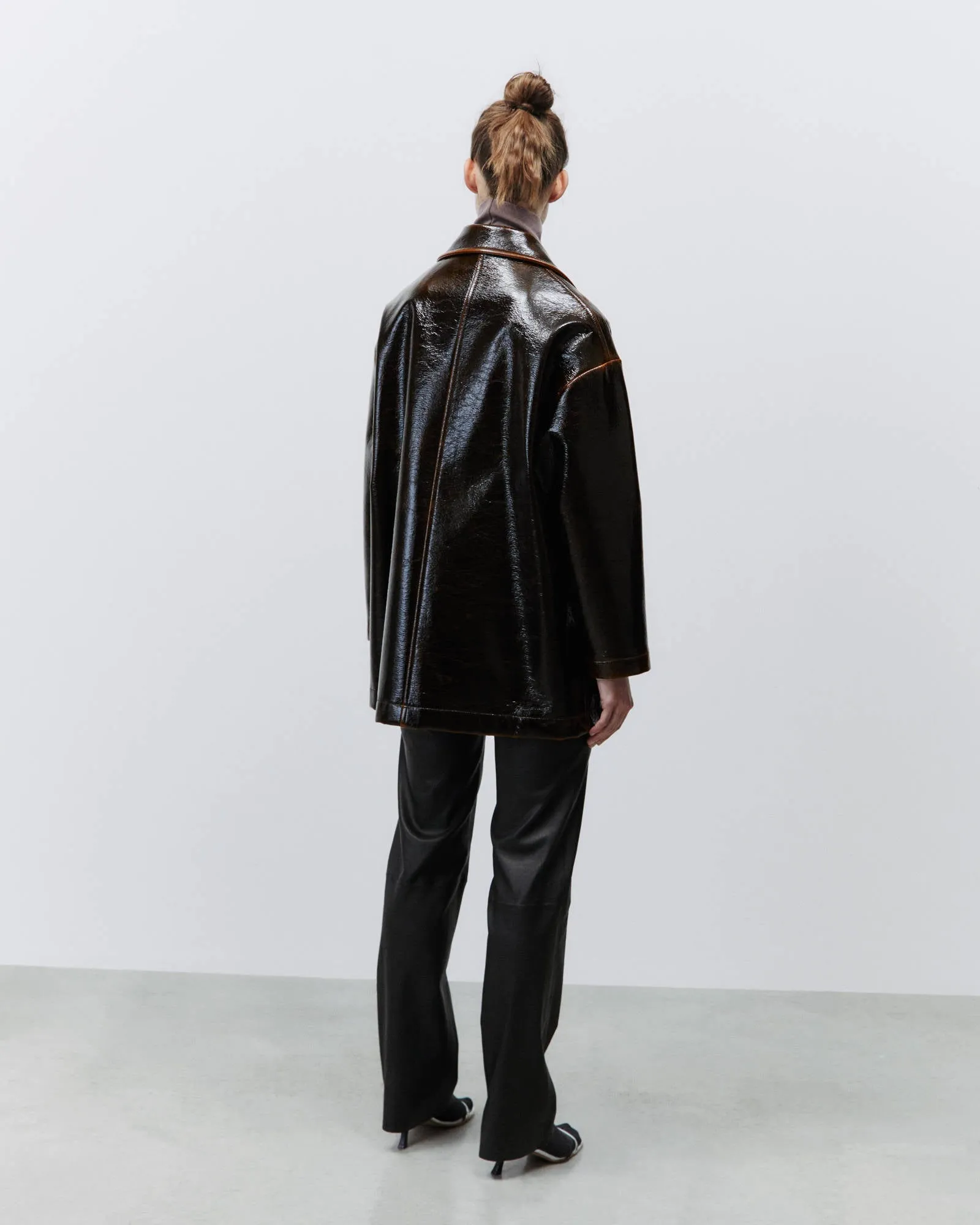 SHORT VARNISH COAT