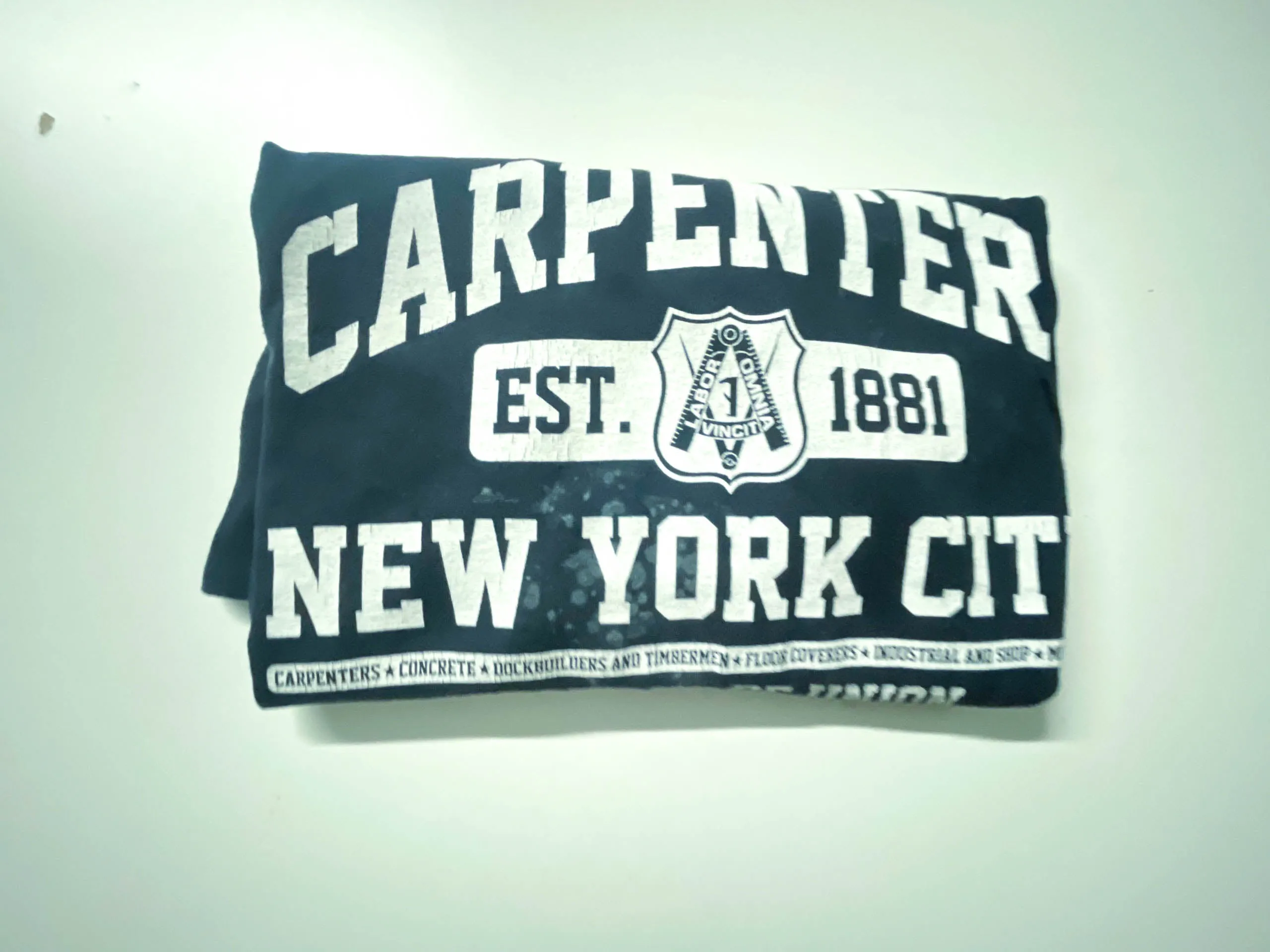 Vintage Black Carpenters New York city Graphics men's tees in M|L29W21|SKU 3906