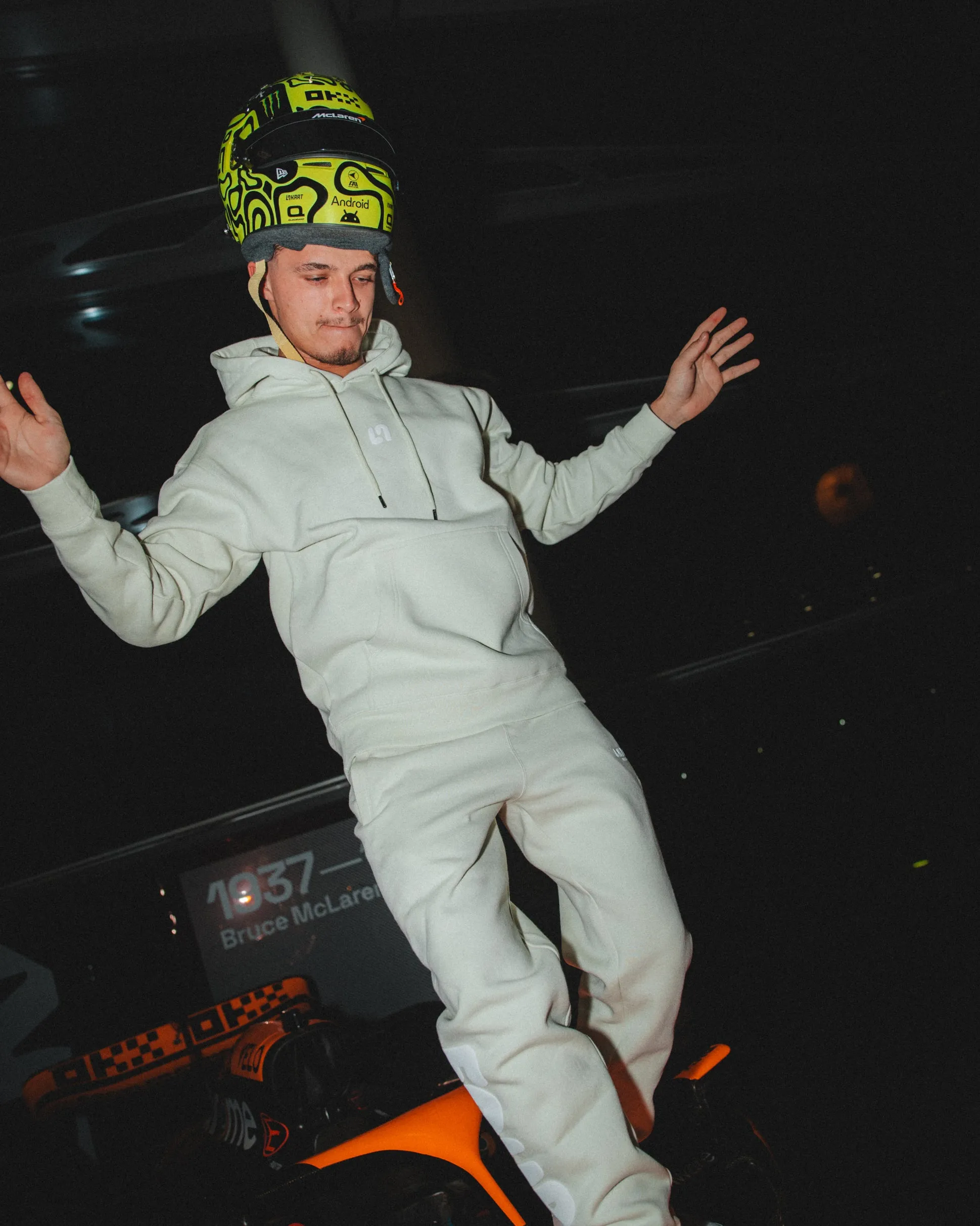 WORLDWIDE ORBIT HOODIE